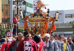 上尾夏まつりでの神輿の渡御