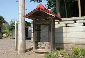 上野本郷の集落内に建立されている庚申塔