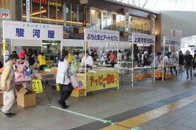 駅自由通路でのイベントの様子２