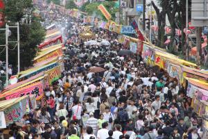 祭りの来場者