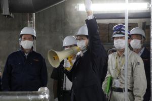 畠山市長による破砕物搬出コンベヤベルト稼働の発声