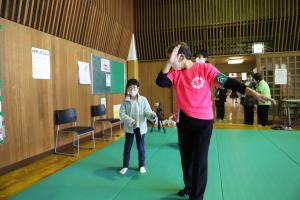 アッピー音頭を踊る子ども