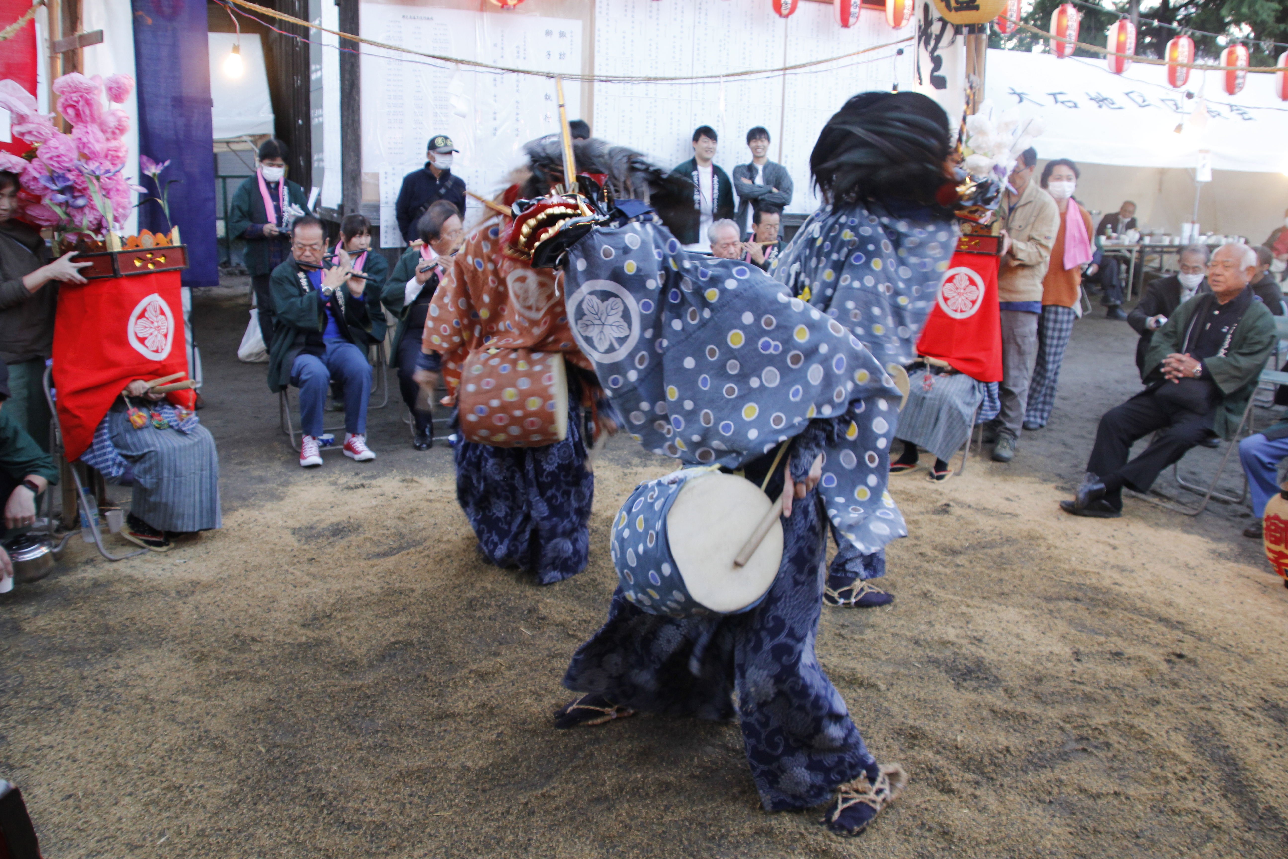 豪快に舞う牝獅子、王獅子、中獅子