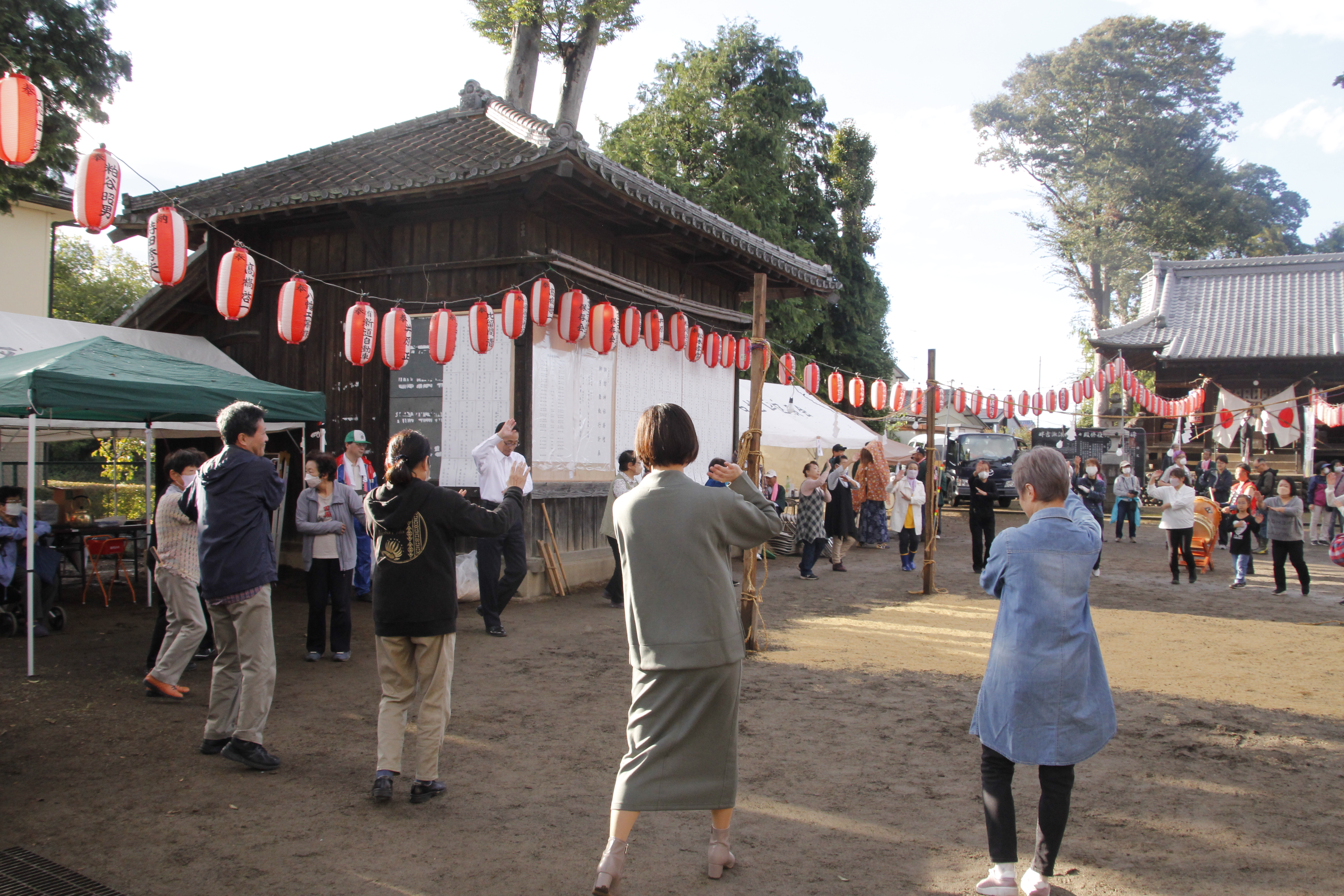 地域の人も参加した奉納踊り