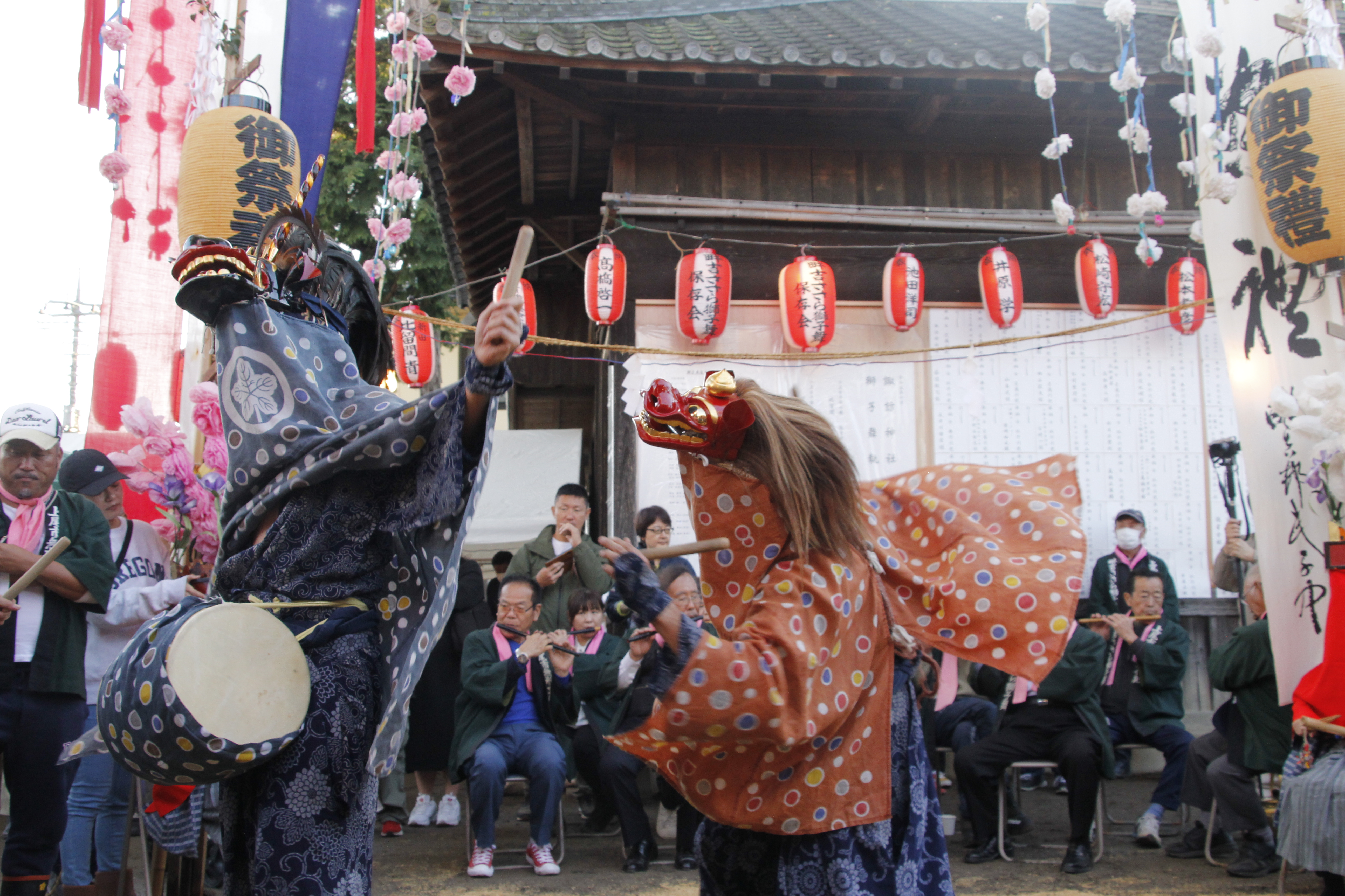 大迫力の獅子