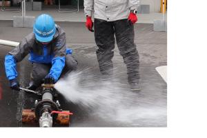 サドル付分水栓による応急漏水修繕②