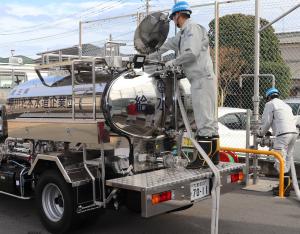 給水車による応急給水訓練①