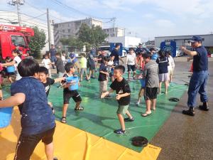 水バケツリレー