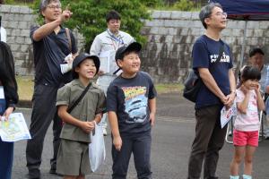 水柱におどろく参加者