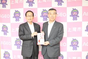目録贈呈