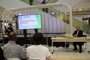 活動報告の様子
