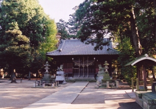 八合神社の境内