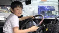 大型バスの運転席