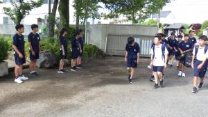 あいさつ運動の様子01