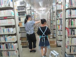 地下書庫見学