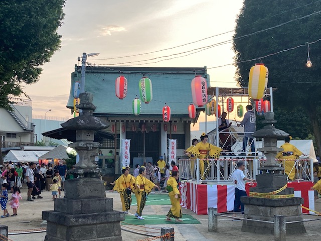 和幸神社境内での盆踊り
