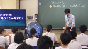 触れる