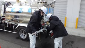 給水車に給水袋などに注水するための蛇口を増設