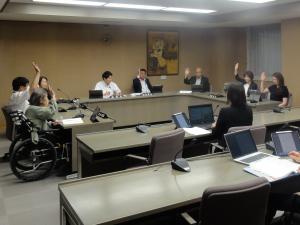 健康福祉常任委員会の審査