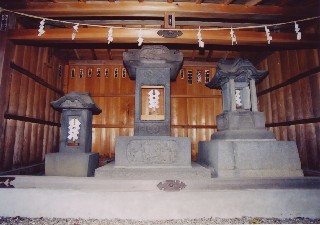 平方村河岸出入商人衆奉納の石祠 